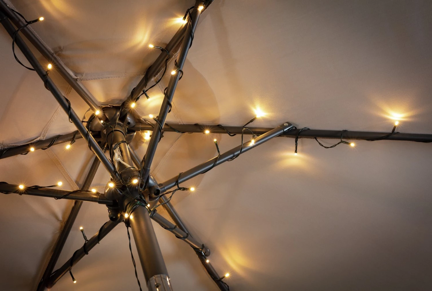 Garden By Sainsbury's Warm White Parasol Solar String Lights Lighting 5 Garden By Sainsbury's Warm White Parasol Solar String Lights Lighting - Image 3