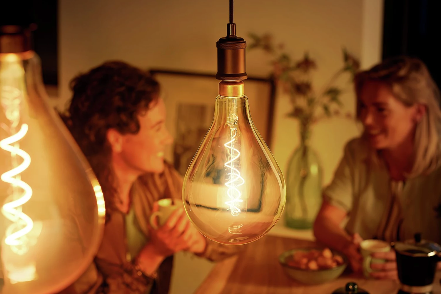 Philips LED Filament E27 6.5W (40W) Dim Giant Bulb Gold Light Bulbs 7 Philips LED Filament E27 6.5W (40W) Dim Giant Bulb Gold Light Bulbs - Image 5